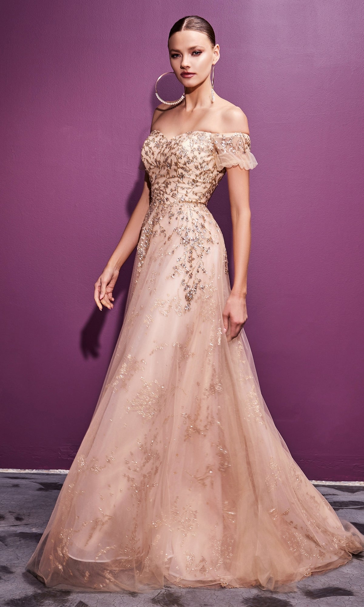 Promgirl 2024 gold dress