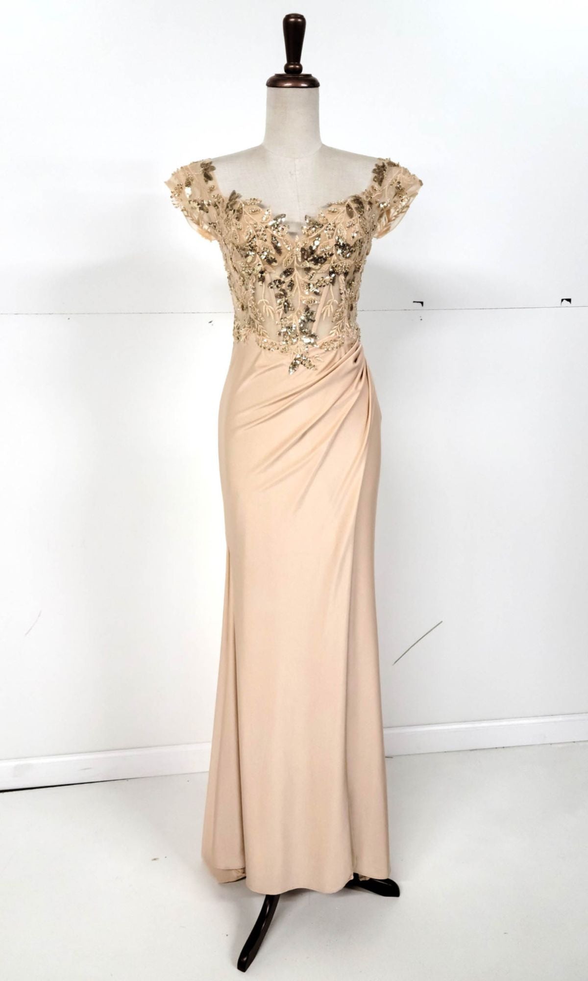 Sequin-Bodice Long Prom Dress: Chicas YG5027