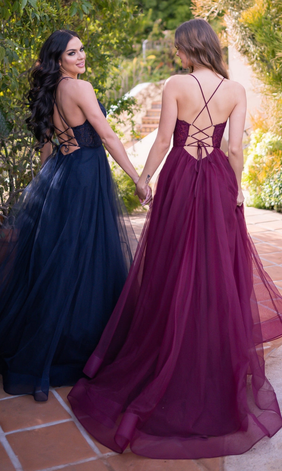 Jaw Dropping Girls in Prom Dresses